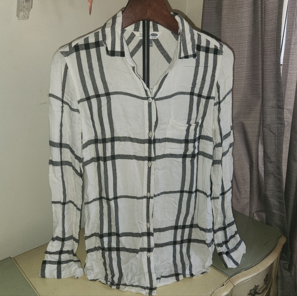 Old Navy Black and White Plaid Button Down Shirt